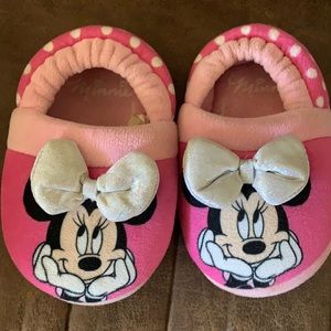 Size 5/6 Minnie Mouse house shoes